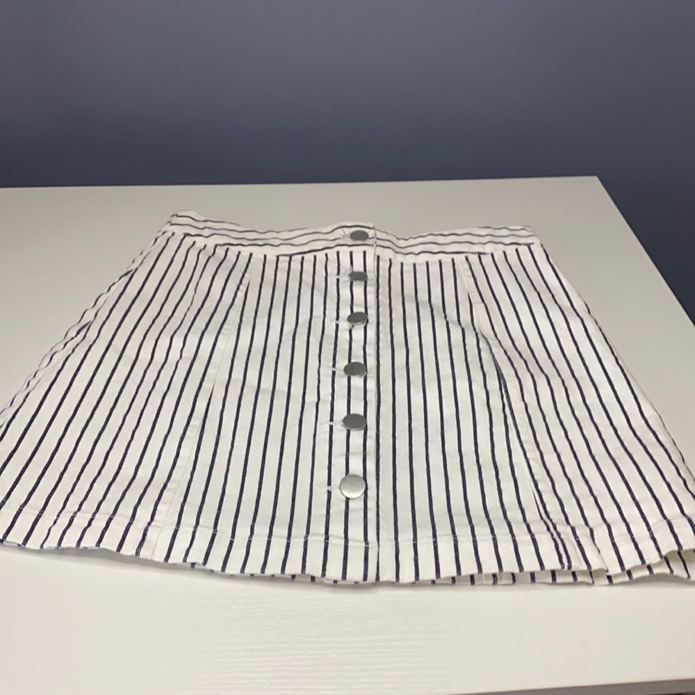 Medium white and black denim button skirt